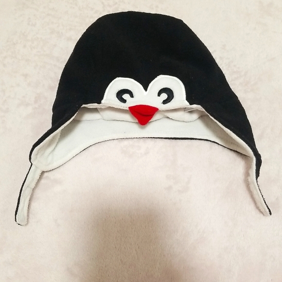 3/$25 Baby's Beanie Penguin Baby Size 6-12 months - Picture 4 of 9